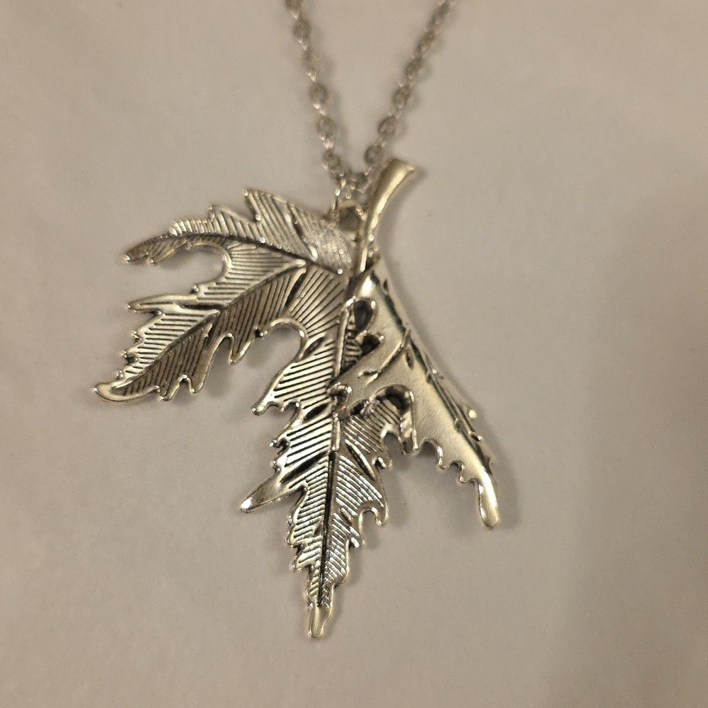FOLDED  MAPLE LEAF Necklace  Amazing Detail   22 inch Chain
